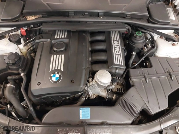 2011 BMW 3 Series 328i xDrive with VIN WBAPK5C5XBA658075, listed as a IAAI auction lot 41998069 with 92,562 mi miles. Bid and sale history available at carsss.com. Image 10.