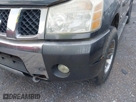 2005 Nissan Titan LE z VIN 1N6AA07B05N557667, wystawiony jako IAAI lot #42292562 z przebiegiem 197 874 mil mil oraz . Historia ofert i sprzedaży dostępna na DreamBid. Obrazek 14.