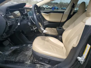 2013 Tesla Model S z VIN 5YJSA1CN8DFP22679, wystawiony jako Copart lot #51812615 z przebiegiem 1 211 mil mil oraz Czysty tytuł • Clean title. Historia ofert i sprzedaży dostępna na DreamBid. Obrazek 7.