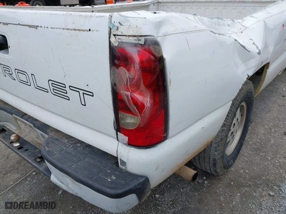 2005 Chevrolet Silverado 1500 Work Truck with VIN 1GCEC14XX5Z340818, listed as a IAAI auction lot 41729984 with 191,704 mi miles. Bid and sale history available at carsss.com. Image 18.