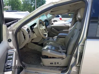 2007 Ford Explorer XLT z VIN 1FMEU63E27UA84955, wystawiony jako IAAI lot #42188664 z przebiegiem 162 939 mil mil oraz . Historia ofert i sprzedaży dostępna na DreamBid. Obrazek 5.