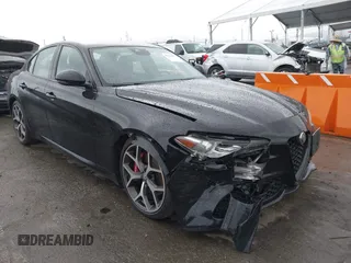 2018 Alfa Romeo Giulia Ti z VIN ZARFAECN3J7592987, wystawiony jako IAAI lot #41721417 z przebiegiem 53 068 mil mil oraz . Historia ofert i sprzedaży dostępna na DreamBid. Obrazek 1.