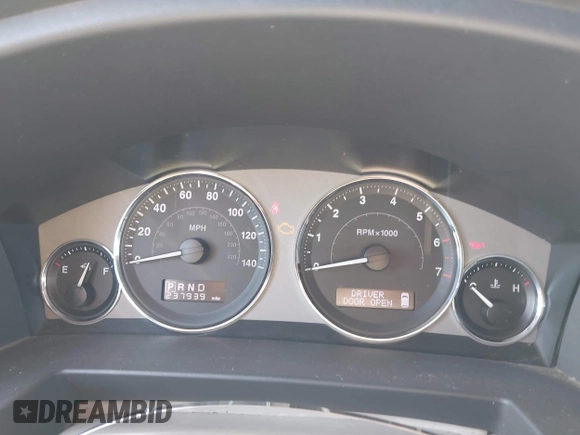 2008 Jeep Commander Overland with VIN 1J8HG682X8C140924, listed as a IAAI auction lot 42034619 with 237,939 mi miles. Bid and sale history available at carsss.com. Image 7.