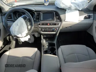 2018 Hyundai Sonata SE z VIN 5NPE24AF3JH599877, wystawiony jako Copart lot #82849334 z przebiegiem Nie podano mil oraz Szkoda całkowita • Salvage title. Historia ofert i sprzedaży dostępna na DreamBid. Obrazek 8.