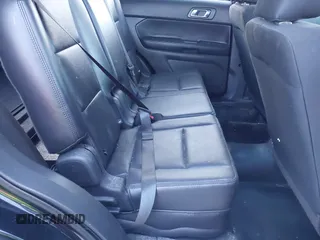 2013 Ford Police Interceptor Utility z VIN 1FM5K8AR6DGB35083, wystawiony jako IAAI lot #42049075 z przebiegiem 188 856 mil mil oraz . Historia ofert i sprzedaży dostępna na DreamBid. Obrazek 8.