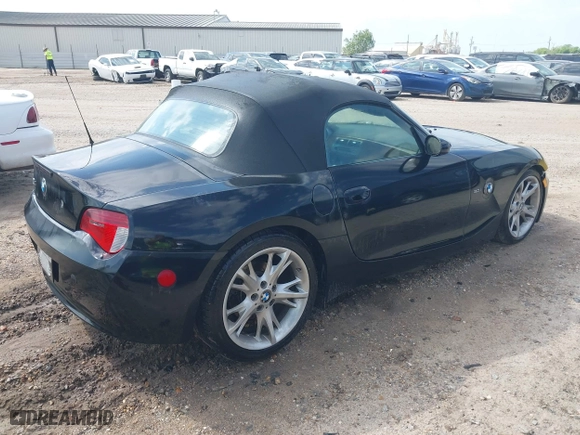 2008 BMW Z4 3.0i with VIN 4USBU33548LW76221, listed as a IAAI auction lot 41979057 with 102,879 mi miles. Bid and sale history available at carsss.com. Image 4.
