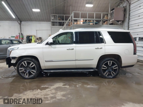 2015 Cadillac Escalade Luxury z VIN 1GYS4MKJ0FR566796, wystawiony jako IAAI lot #42044792 z przebiegiem 176 162 mil mil oraz . Historia ofert i sprzedaży dostępna na DreamBid. Obrazek 14.