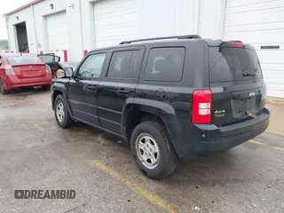 2016 Jeep Patriot Sport with VIN 1C4NJRBB4GD551671, listed as a IAAI auction lot 42322700 with 157,497 mi miles and . Bid and sale history available at DreamBid. Image 3.