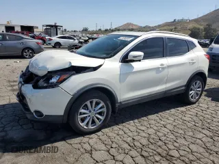 2017 Nissan Rogue SV z VIN JN1BJ1CP9HW026743, wystawiony jako Copart lot #57496555 z przebiegiem 22 511 mil mil oraz Szkoda całkowita • Salvage title. Historia ofert i sprzedaży dostępna na DreamBid. Obrazek 1.