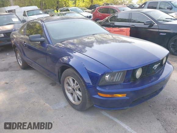 2006 Ford Mustang Standard with VIN 1ZVFT80N865227313, listed as a IAAI auction lot 42069301 with 170,528 mi miles. Bid and sale history available at carsss.com. Image 1.