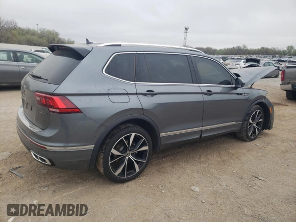 2024 Volkswagen Tiguan SEL R-Line with VIN 3VV4B7AX7RM158394, listed as a Copart auction lot 51044755 with 5,566 mi miles and Salvage title. Bid and sale history available at DreamBid. Image 3.