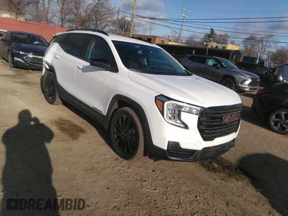 2024 GMC Terrain SLE z VIN 3GKALMEG4RL394079, wystawiony jako IAAI lot #41888389 z przebiegiem 572 mil mil oraz . Historia ofert i sprzedaży dostępna na DreamBid. Obrazek 1.