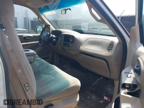 2000 Ford F-150 XL with VIN 1FTRX17L0YNA55913, listed as a IAAI auction lot 41914332 with 1 mi miles. Bid and sale history available at carsss.com. Image 5.