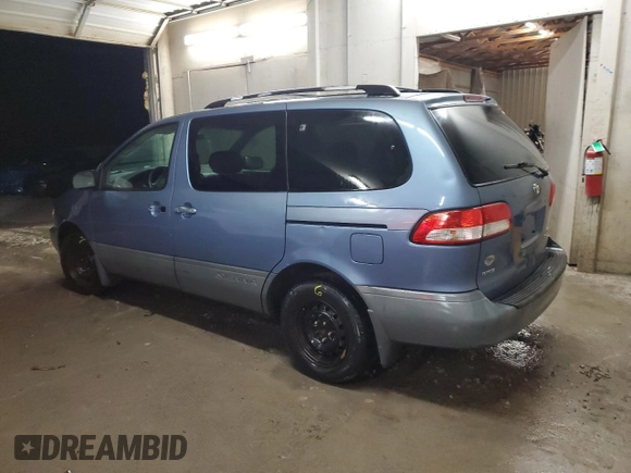 2002 Toyota Sienna CE with VIN 4T3ZF19CX2U448673, listed as a Copart auction lot 42005585 with 270,701 mi miles and Clean Title. Bid and sale history available at carsss.com. Image 2.