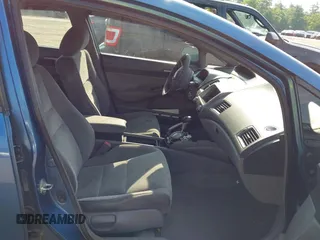 2008 Honda Civic LX z VIN 1HGFA16588L045778, wystawiony jako IAAI lot #42422102 z przebiegiem 232 473 mil mil oraz . Historia ofert i sprzedaży dostępna na DreamBid. Obrazek 5.
