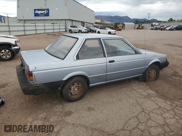 1987 Nissan Sentra z VIN JN1PB2210HU557007, wystawiony jako Copart lot #68174784 z przebiegiem 150 316 mil mil oraz Czysty tytuł • Clean title. Historia ofert i sprzedaży dostępna na DreamBid. Obrazek 3.