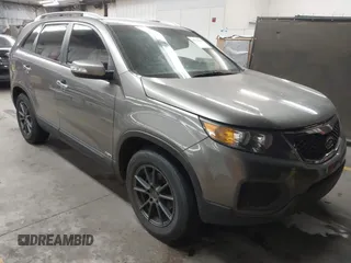2013 Kia Sorento LX with VIN 5XYKTDA23DG309937, listed as a IAAI auction lot 41673533 with 181,267 mi miles. Bid and sale history available at carsss.com. Image 1.