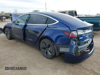 2018 Tesla Model 3 Long Range Battery z VIN 5YJ3E1EA3JF043451, wystawiony jako IAAI lot #41529214 z przebiegiem 65 375 mil mil oraz . Historia ofert i sprzedaży dostępna na DreamBid. Obrazek 3.
