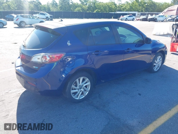 2013 Mazda 3 i Touring z VIN JM1BL1L74D1767414, wystawiony jako IAAI lot #42336893 z przebiegiem 125 000 mil mil oraz . Historia ofert i sprzedaży dostępna na DreamBid. Obrazek 4.