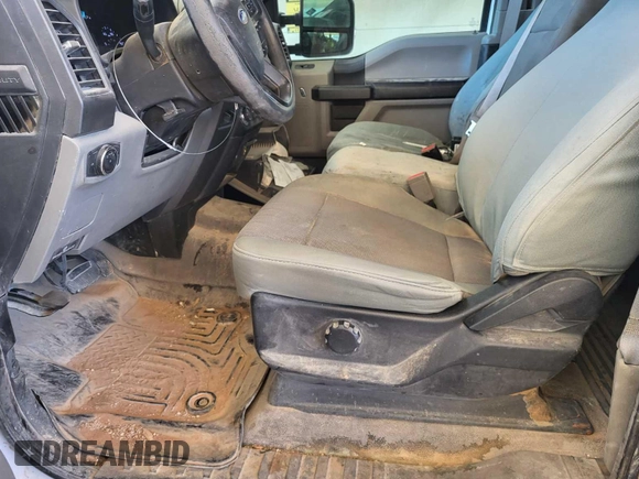 2019 Ford F-250 XL with VIN 1FT7X2B64KEE42034, listed as a IAAI auction lot 42716725 with 170,756 mi miles and . Bid and sale history available at DreamBid. Image 4.