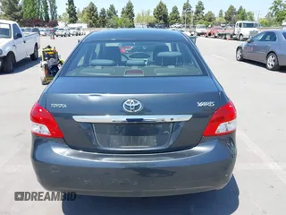 2010 Toyota Yaris z VIN JTDBT4K37A1388757, wystawiony jako IAAI lot #42137640 z przebiegiem 97 079 mil mil oraz . Historia ofert i sprzedaży dostępna na DreamBid. Obrazek 16.