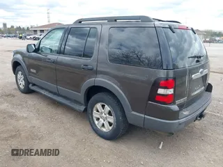 2006 Ford Explorer XLT z VIN 1FMEU73E26UB61439, wystawiony jako IAAI lot #42201161 z przebiegiem 257 907 mil mil oraz . Historia ofert i sprzedaży dostępna na DreamBid. Obrazek 3.