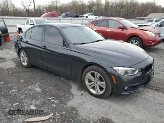2016 BMW 3 Series 328i xDrive z VIN WBA8E3C52GK503313, wystawiony jako Copart lot #51678265 z przebiegiem 166 991 mil mil oraz Szkoda całkowita • Salvage title. Historia ofert i sprzedaży dostępna na DreamBid. Obrazek 4.
