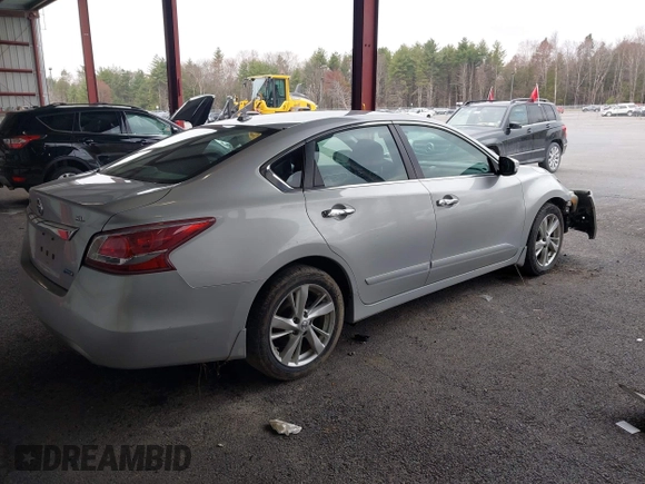 2013 Nissan Altima SV with VIN 1N4AL3AP8DN551025, listed as a IAAI auction lot 41983914 with 118,524 mi miles and . Bid and sale history available at carsss.com. Image 4.