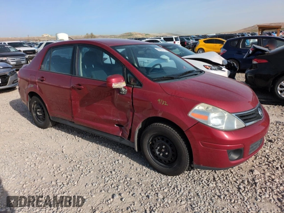 2010 Nissan Versa S z VIN 3N1BC1APXAL439022, wystawiony jako Copart lot #51972715 z przebiegiem 176 841 mil mil oraz Szkoda całkowita • Salvage title. Historia ofert i sprzedaży dostępna na DreamBid. Obrazek 4.