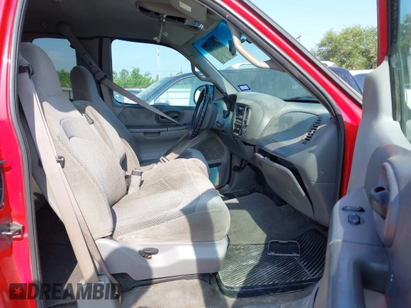 2001 Ford F-150 XL z VIN 1FTRX17W81KE46762, wystawiony jako IAAI lot #42331946 z przebiegiem Nie podano mil oraz . Historia ofert i sprzedaży dostępna na DreamBid. Obrazek 5.