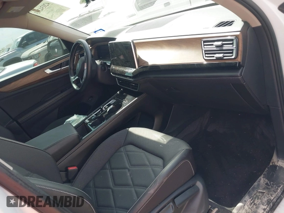 2024 Volkswagen Atlas SE с VIN 1V2WR2CA5RC530054, выставлен на аукционе IAAI как лот 42034203 с пробегом 17 035 миль миль и . История ставок и продаж доступна на DreamBid. Изображение 5.