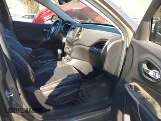 2019 Jeep Cherokee Altitude с VIN 1C4PJMLB4KD113512, выставлен на аукционе IAAI как лот 41620815 с пробегом 53 182 миль миль и . История ставок и продаж доступна на DreamBid. Изображение 5.