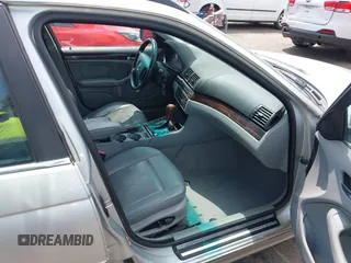 2002 BMW 3 Series 325xi with VIN WBAEP33422PF00009, listed as a IAAI auction lot 42371590 with 361,936 mi miles and . Bid and sale history available at DreamBid. Image 5.