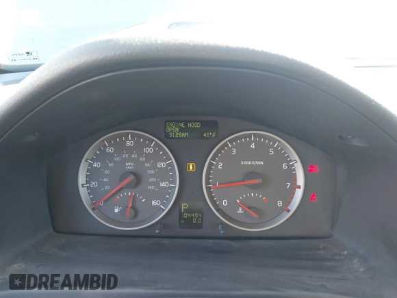 2005 Volvo S40 with VIN YV1MS682352101690, listed as a IAAI auction lot 41381539 with 104,494 mi miles. Bid and sale history available at carsss.com. Image 7.