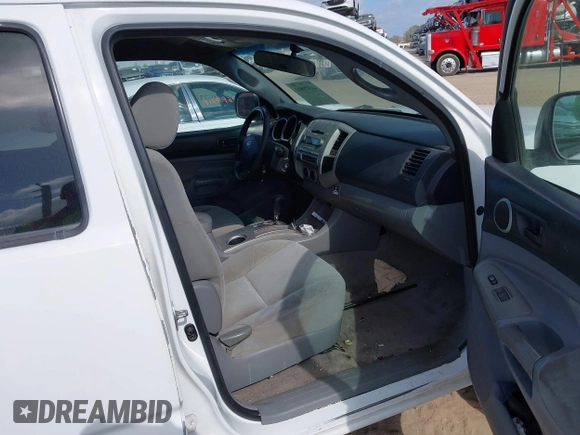 2005 Toyota Tacoma PreRunner with VIN 3TMKU72N65M001821, listed as a IAAI auction lot 41579911 with 301,297 mi miles. Bid and sale history available at carsss.com. Image 5.
