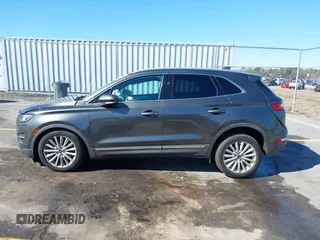 2019 Lincoln MKC Standard with VIN 5LMCJ1D92KUL08929, listed as a IAAI auction lot 41766946 with 90,171 mi miles. Bid and sale history available at carsss.com. Image 14.