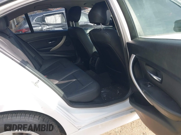 2018 BMW 3 Series 320i xDrive with VIN WBA8E5G53JNV03347, listed as a IAAI auction lot 41908985 with 122,111 mi miles. Bid and sale history available at carsss.com. Image 8.