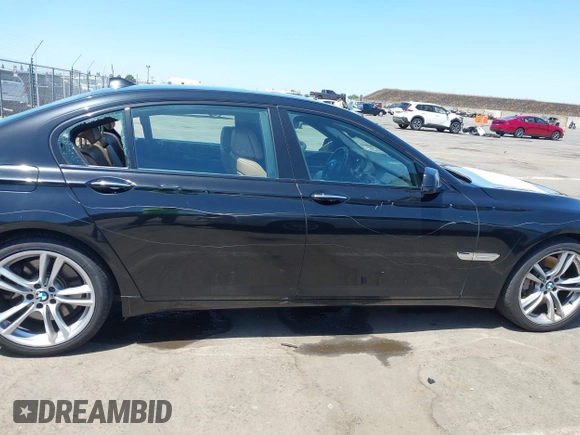 2011 BMW 7 Series 750Li с VIN WBAKB8C5XBCY64531, выставлен на аукционе IAAI как лот 42350009 с пробегом 113 893 миль миль и . История ставок и продаж доступна на DreamBid. Изображение 13.