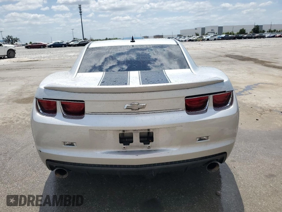 2012 Chevrolet Camaro 2LS z VIN 2G1FA1E35C9142332, wystawiony jako Copart lot #55449195 z przebiegiem 142 323 mil mil oraz Szkoda całkowita • Salvage title. Historia ofert i sprzedaży dostępna na DreamBid. Obrazek 6.