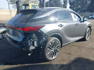 2024 Lexus RX 350h z VIN 2T2BBMCA5RC039812, wystawiony jako IAAI lot #41430348 z przebiegiem 6 076 mil mil oraz . Historia ofert i sprzedaży dostępna na DreamBid. Obrazek 4.