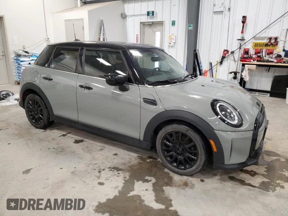 2023 MINI Hardtop 4 Door Cooper Classic z VIN WMW33DK0XP2S54786, wystawiony jako Copart lot #87873415 z przebiegiem 50 956 mil mil oraz Szkoda całkowita • Salvage title. Historia ofert i sprzedaży dostępna na DreamBid. Obrazek 4.