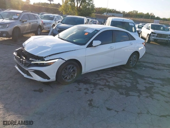2024 Hyundai Elantra SEL with VIN KMHLM4DGXRU716972, listed as a IAAI auction lot 40711348 with 26,579 mi miles. Bid and sale history available at carsss.com. Image 2.