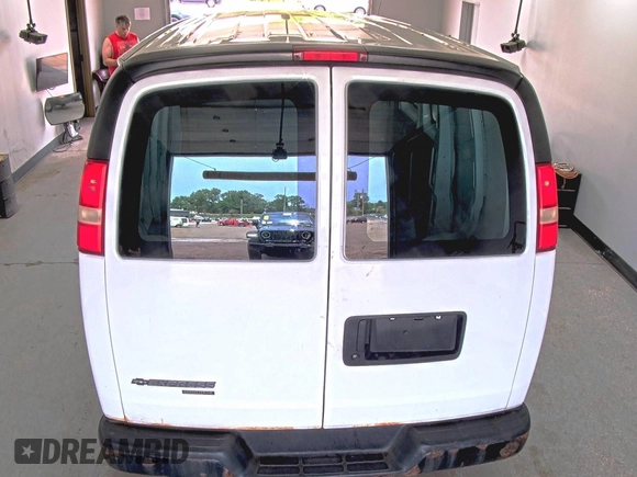 2014 Chevrolet Express Cargo z VIN 1GCSGAFX7E1163258, wystawiony jako IAAI lot #42501106 z przebiegiem 214 104 mil mil oraz . Historia ofert i sprzedaży dostępna na DreamBid. Obrazek 47.
