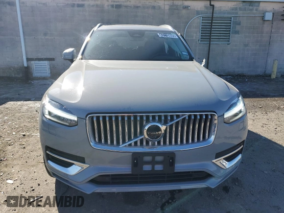 2025 Volvo XC90 Plus with VIN YV4062PE6S1342087, listed as a Copart auction lot 43110805 with 3,766 mi miles and Clean Title. Bid and sale history available at DreamBid. Image 5.