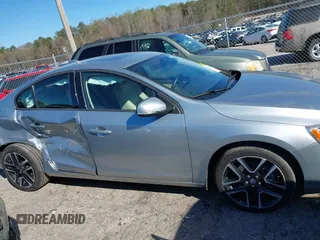2018 Volvo S60 Dynamic z VIN YV126MFL4J2451903, wystawiony jako IAAI lot #41844843 z przebiegiem 118 026 mil mil oraz . Historia ofert i sprzedaży dostępna na DreamBid. Obrazek 13.