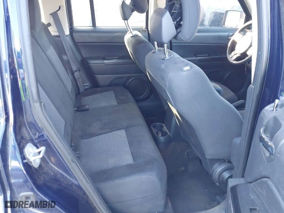 2016 Jeep Patriot Sport with VIN 1C4NJPBB0GD547623, listed as a IAAI auction lot 41636096 with 88,894 mi miles. Bid and sale history available at carsss.com. Image 8.