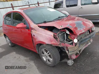 2011 Chevrolet Aveo 2LT z VIN KL1TG6DE3BB119922, wystawiony jako IAAI lot #40825626 z przebiegiem 103 016 mil mil oraz . Historia ofert i sprzedaży dostępna na DreamBid. Obrazek 1.