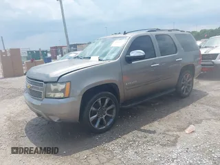 2007 Chevrolet Tahoe LT z VIN 1GNFK13077J372162, wystawiony jako IAAI lot #42656552 z przebiegiem 218 352 mil mil oraz . Historia ofert i sprzedaży dostępna na DreamBid. Obrazek 2.