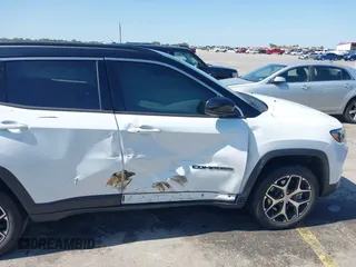 2024 Jeep Compass Limited с VIN 3C4NJDCN1RT142729, выставлен на аукционе IAAI как лот 42011879 с пробегом 8 693 миль миль и . История ставок и продаж доступна на DreamBid. Изображение 6.