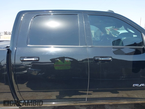 2022 Ram 2500 Laramie z VIN 3C6UR5FL6NG361636, wystawiony jako IAAI lot #42331483 z przebiegiem 58 812 mil mil oraz . Historia ofert i sprzedaży dostępna na DreamBid. Obrazek 13.